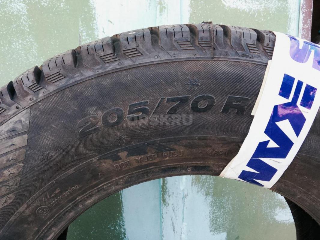 Продам шипованную резину viatti 4 штуки размер 205/70 R в отличном состоянии за 18 тыс.   8919859273 - Орск