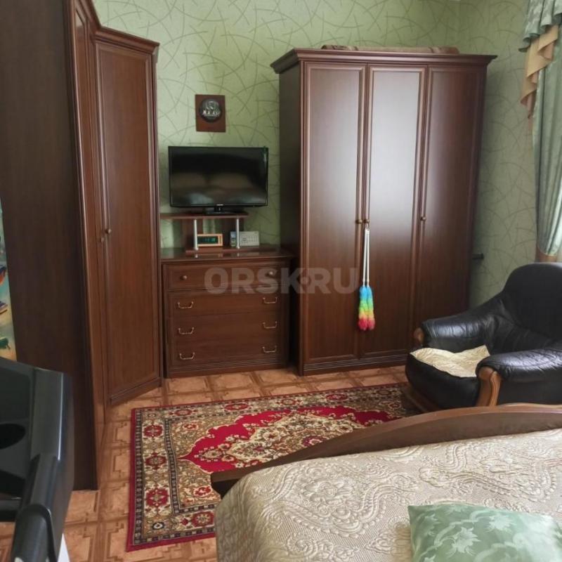 Продам, 3 комнатная кв плюс кухня/столовая 26 м/кв.сталинка, высокие потолки, ж/б перекрытия, отличн - Орск