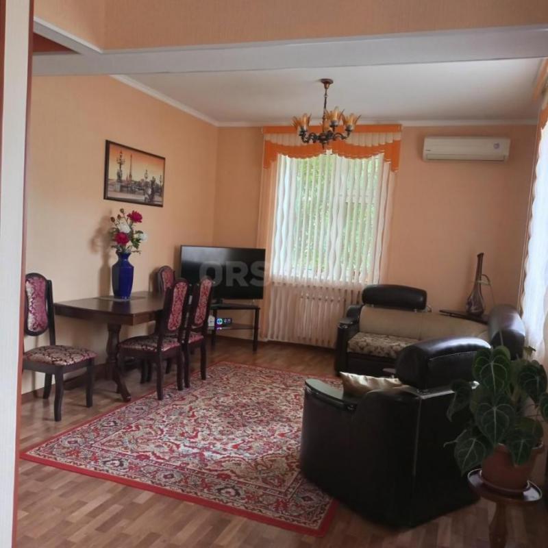 Продам, 3 комнатная кв плюс кухня/столовая 26 м/кв.сталинка, высокие потолки, ж/б перекрытия, отличн - Орск