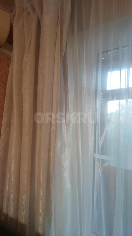 Продам комплект штор на окно в типовой зал б/у. - Орск