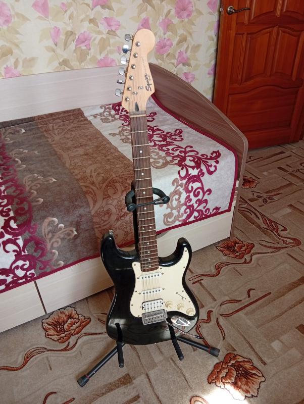 ПРОДАМ :
Электро гитара Bullet Squier Strat, 6 струн, цвет бежевый.  
15000 руб. - Новотроицк