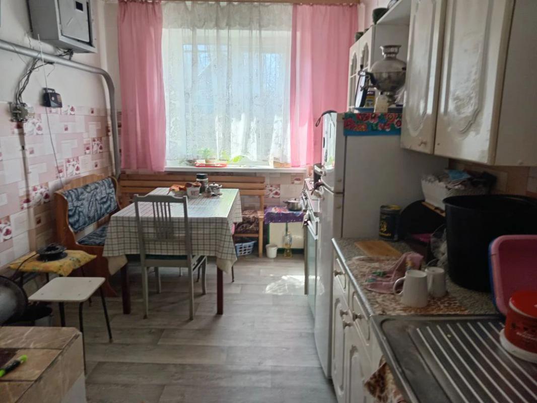 Продам дом (дом на двух хозяев), баня, сарай, большой участок в доме погреб, отопление электр.(380в) - Гай