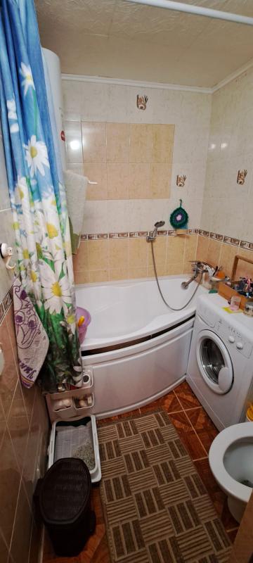 Продаю 2к квартиру на Советской д 108 с хорошим ремонтом  окна впх балкон застеклен сан.узел совмеще - Новотроицк