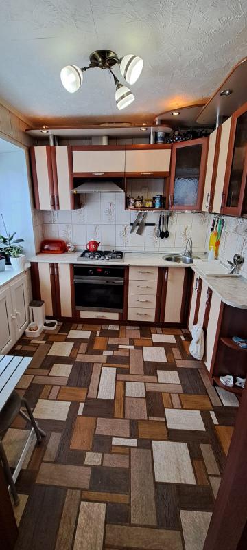 Продаю 2к квартиру на Советской д 108 с хорошим ремонтом  окна впх балкон застеклен сан.узел совмеще - Новотроицк