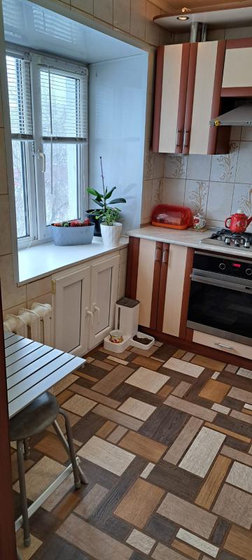 Продаю 2к квартиру на Советской д 108 с хорошим ремонтом  окна впх балкон застеклен сан.узел совмеще - Новотроицк