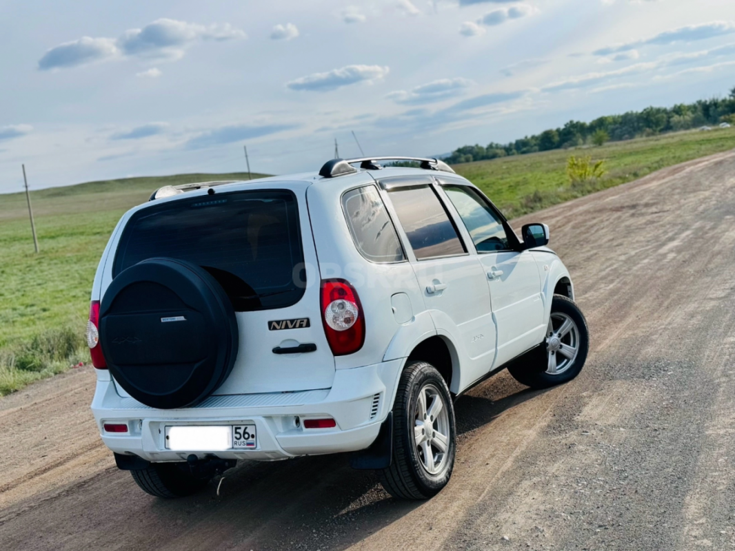 Продам CHEVROLET NIVA ( Шевроле Нива ) 2015 года в отличном состоянии. - Орск