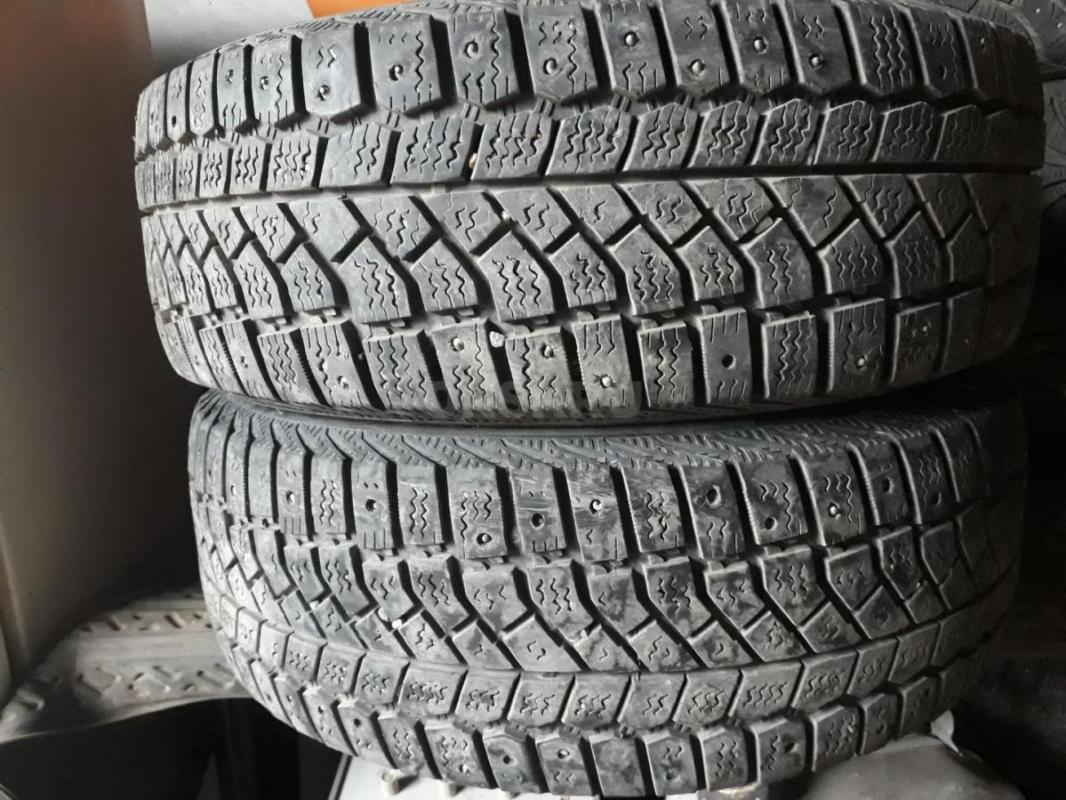 Два зимних баллона Viatti 185/55 R15, без грыж и порезов, протектор хороший, на одном есть шипы почт - Орск