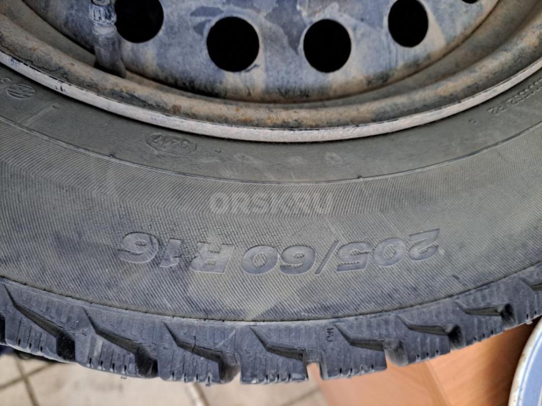 Продам шипованные шины vitae brina, 205/60 r16 в сборе на штампованных дисках. - Орск