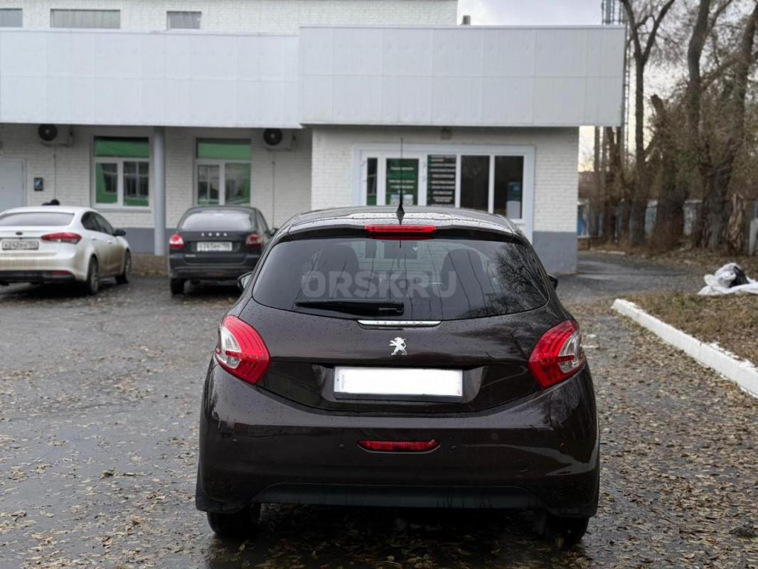 В продаже Peugeot 308 2013 года в жирнейшей комплектации. - Орск