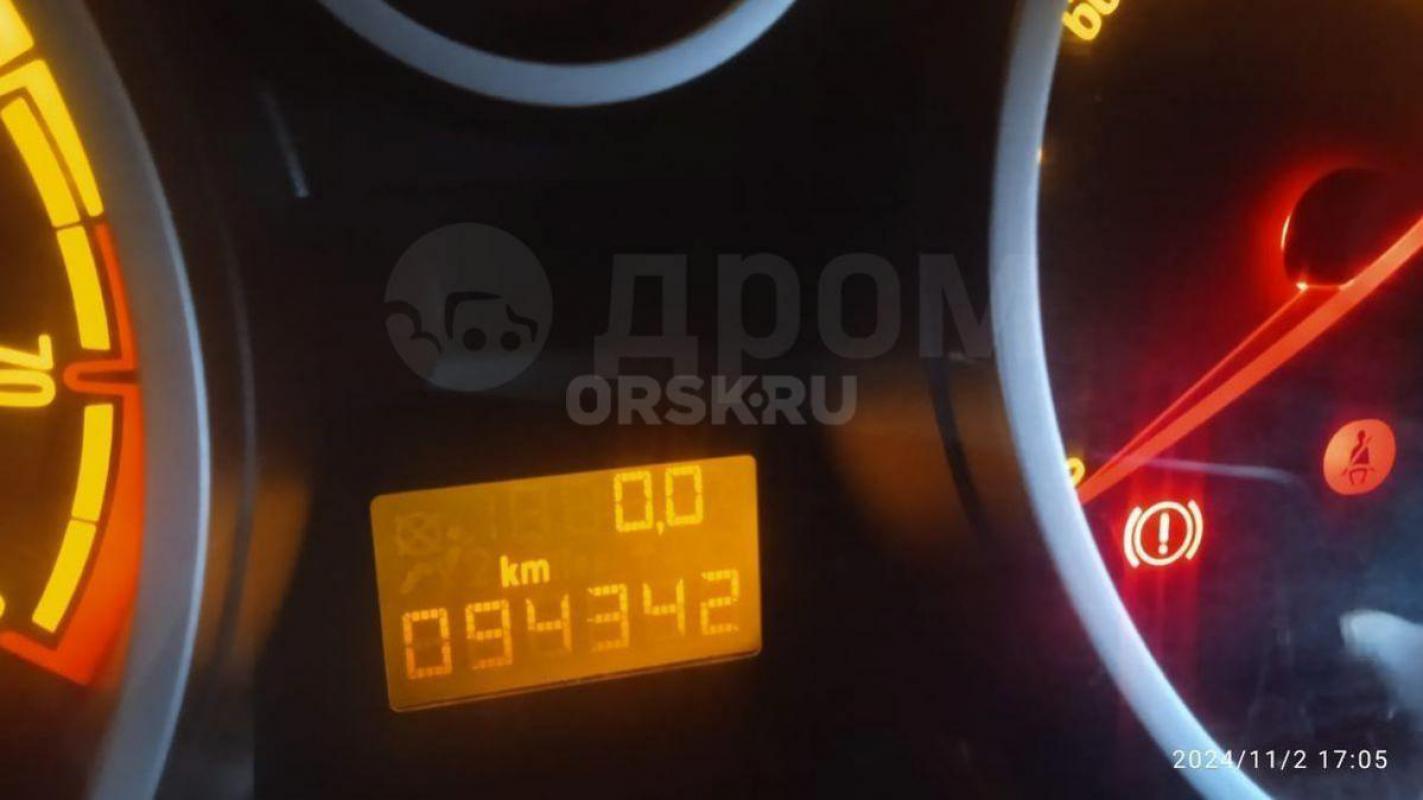 Opel Corsa белого цвета, 2011 года выпуска, с пробегом 94 342 километров, с двумя собственниками в П - Орск