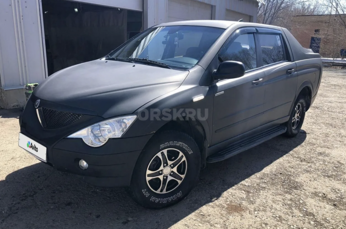 Продам корейский, рамный, полноприводный авто, цвет черный матовый раптор, максимальная комплектация - Орск