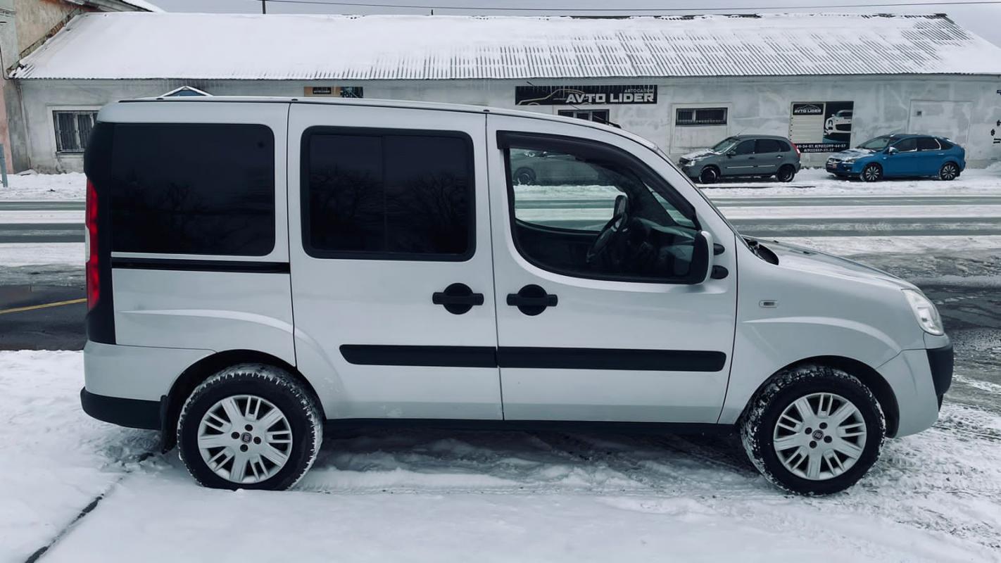 Продается FIAT Doblo, 2012 года

Один хозяин

Без ДТП в родном окрасе

Кузов оцинкованный

Машина оч - Новотроицк