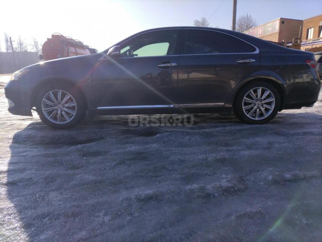 Продам Lexus ES 350 277 л/с 2012

В максимальной комплектации
Люк, панорамная крыша, климат контр - Гай