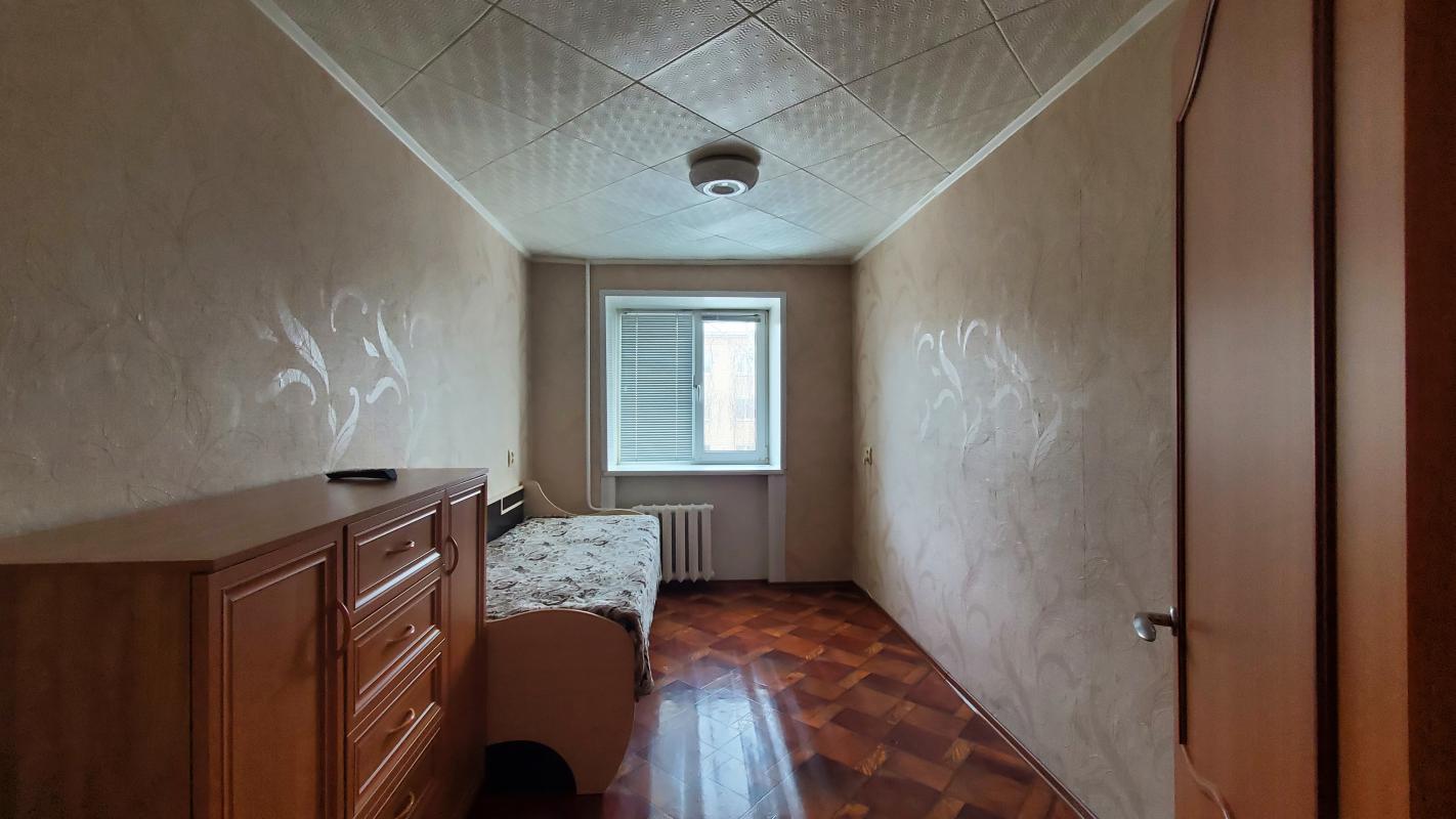 В продаже уютная 3-х комнатная квартира, по адресу Молодежная д 67 расположенная на 4 этаже с общей - Гай