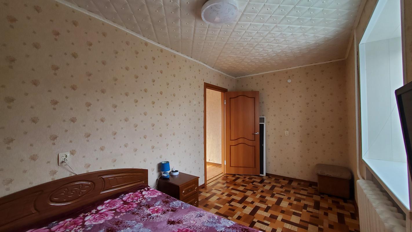 В продаже уютная 3-х комнатная квартира, по адресу Молодежная д 67 расположенная на 4 этаже с общей - Гай