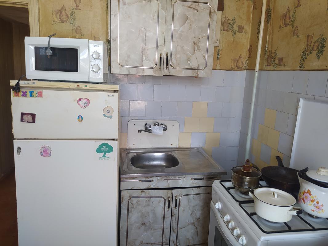 Сдаётся 3 комнатная квартира старого типа (все комнаты раздельные), 6 спальных мест, мебель и бытова - Новотроицк