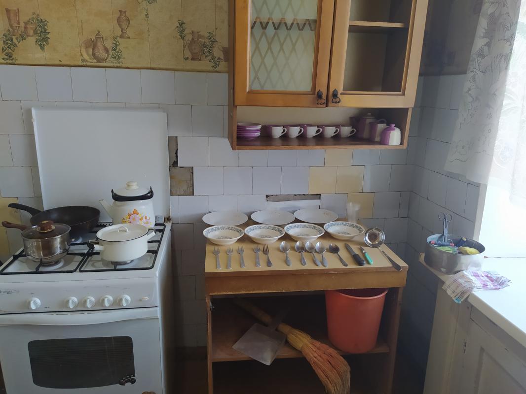 Сдаётся 3 комнатная квартира старого типа (все комнаты раздельные), 6 спальных мест, мебель и бытова - Новотроицк
