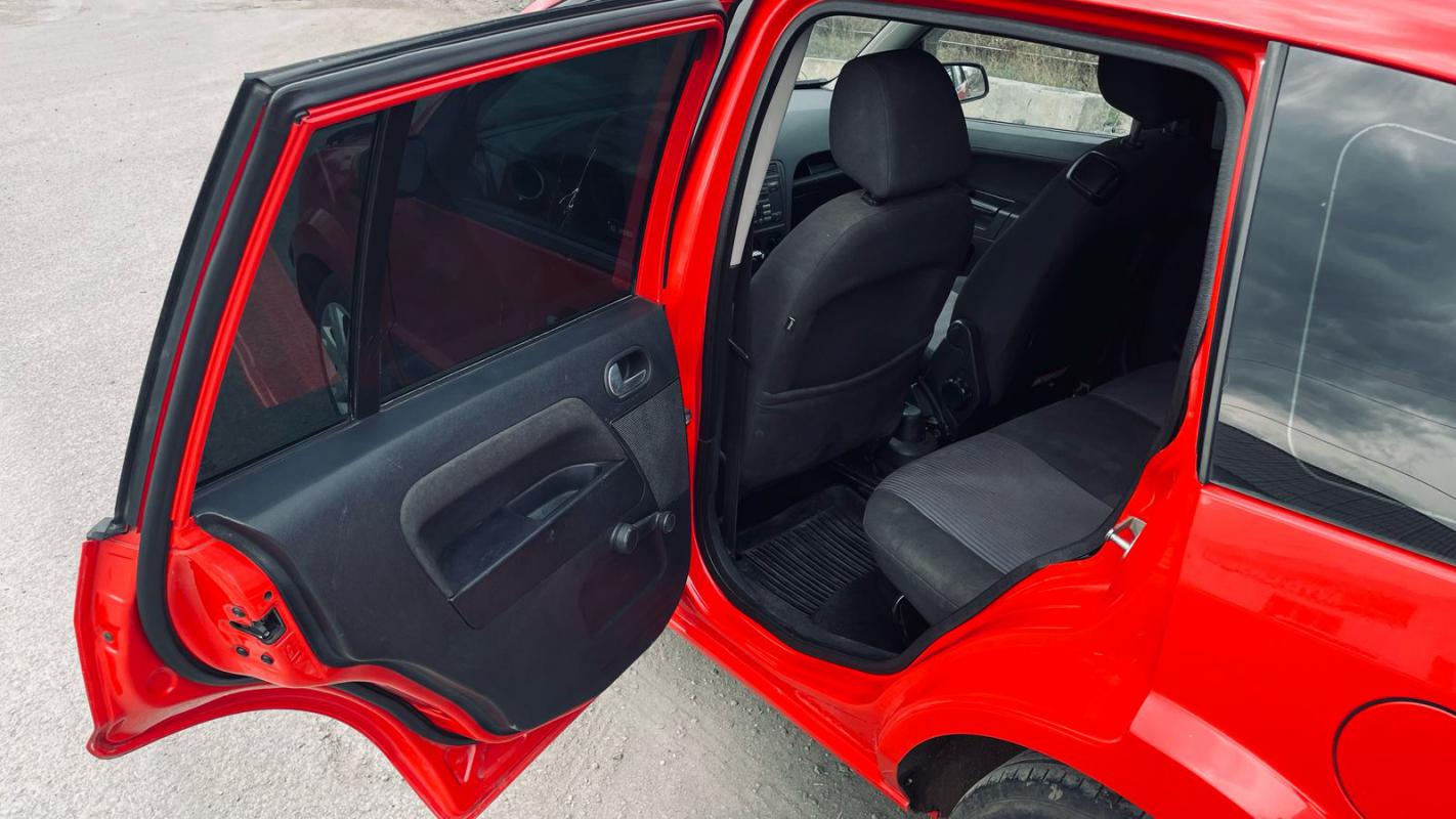 Продается Ford Fusion 2007 года

Комплектация :

- Электростеклоподъёмники.

- Аудио система.

- ABS - Новотроицк