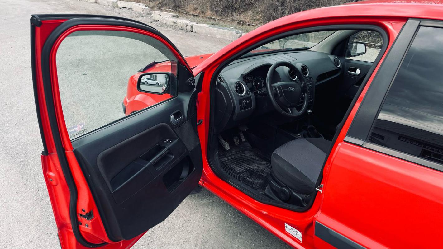 Продается Ford Fusion 2007 года

Комплектация :

- Электростеклоподъёмники.

- Аудио система.

- ABS - Новотроицк