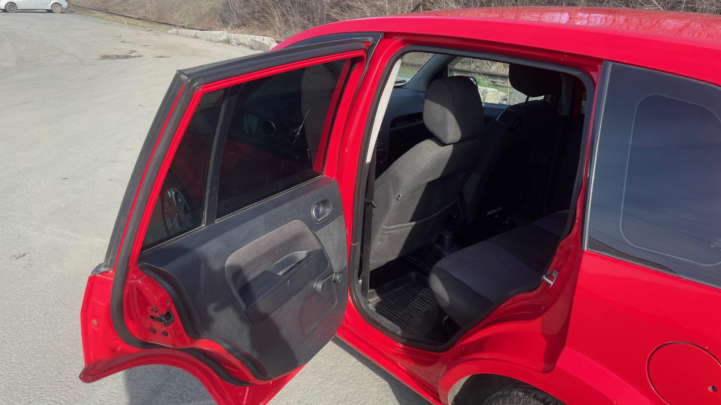 Продается Ford Fusion 2007 года

Комплектация :

- Электростеклоподъёмники.

- Аудио система. - Новотроицк