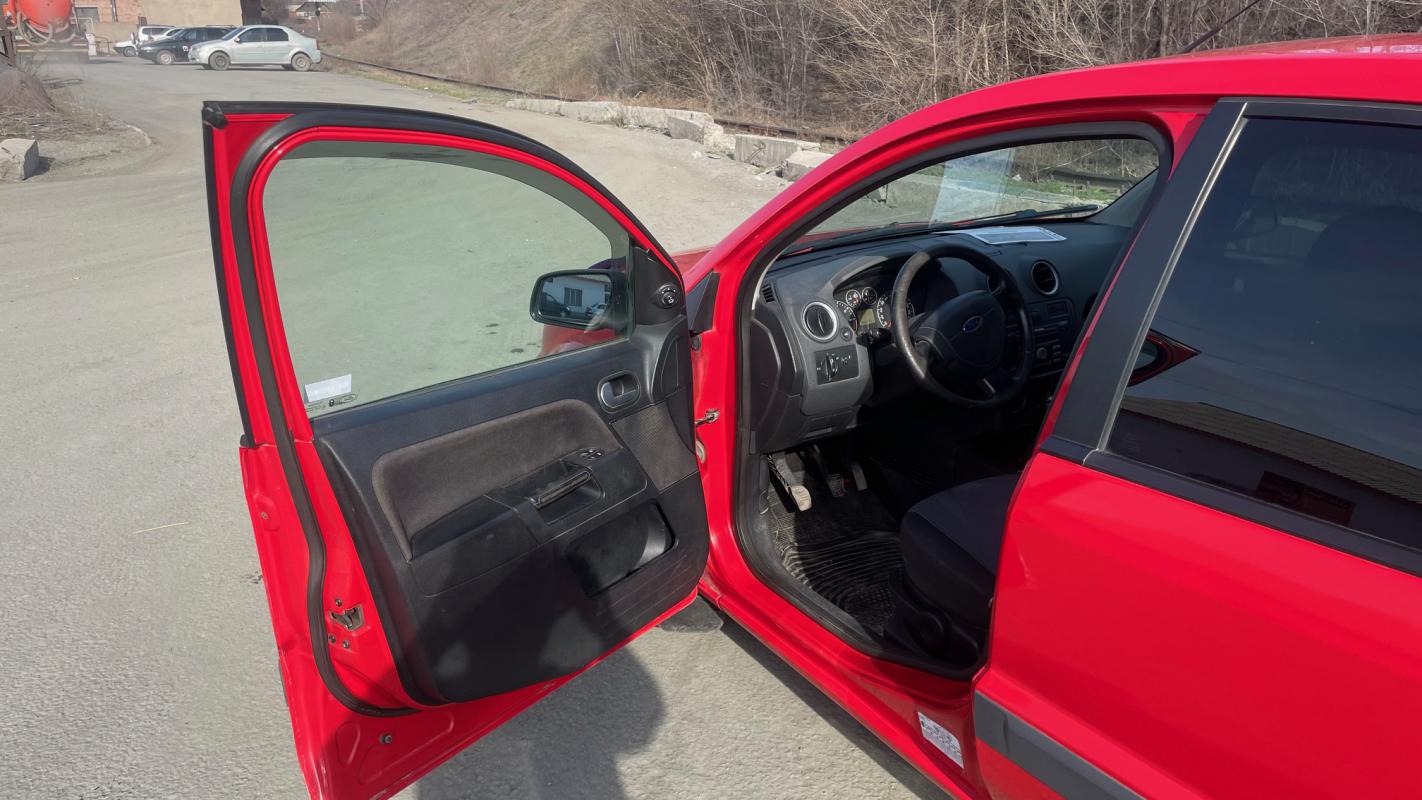 Продается Ford Fusion 2007 года

Комплектация :

- Электростеклоподъёмники.

- Аудио система. - Новотроицк