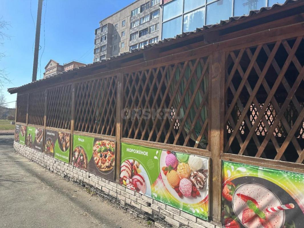 Продам летнее кафе ( деревянное, размер 7м*14м), имеется мебель ( из дерева) для летнего кафе, также - Орск