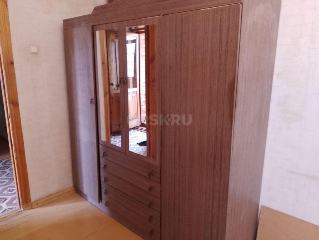 Продам холодильник, кровать двуспальную, шкаф для одежды, прихожую, стенку, две тумбы и два кресла. - Орск