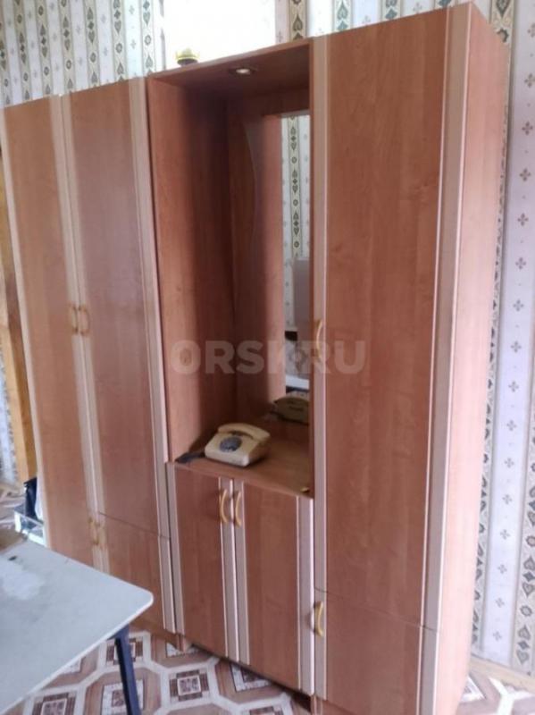 Продам холодильник, кровать двуспальную, шкаф для одежды, прихожую, стенку, две тумбы и два кресла. - Орск