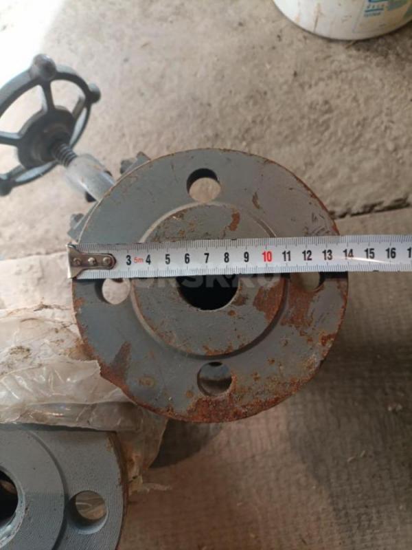 Продам Запорную арматуру 2шт. 1500р.флянцы приварные 6шт. 300р. - Орск
