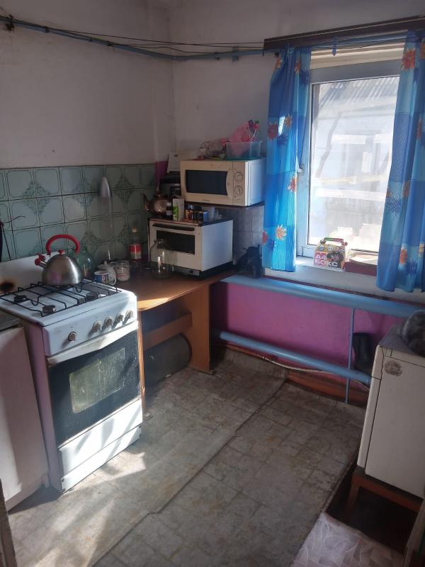 Продам дом на Юрге рядом магазины,остановка все в шаговой доступности в доме вода,туалет душевая каб - Новотроицк
