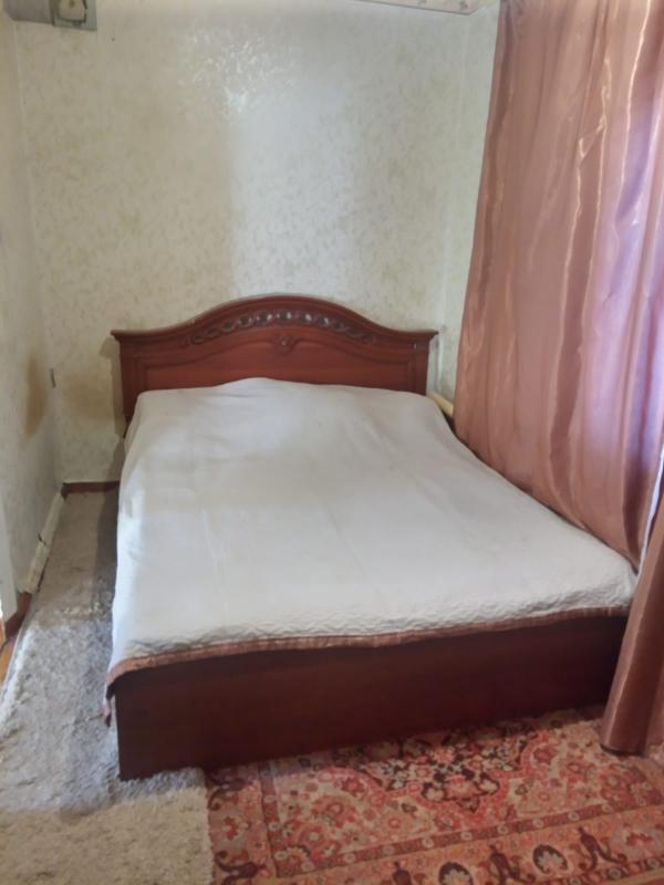 Продам дом на Юрге рядом магазины,остановка все в шаговой доступности в доме вода,туалет душевая каб - Новотроицк
