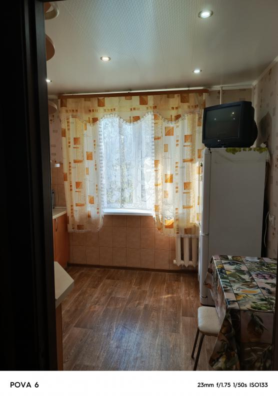 Продается 2х комнатная квартира улучшенной планировки в спокойном, тихом районе До остановки "С - Новотроицк