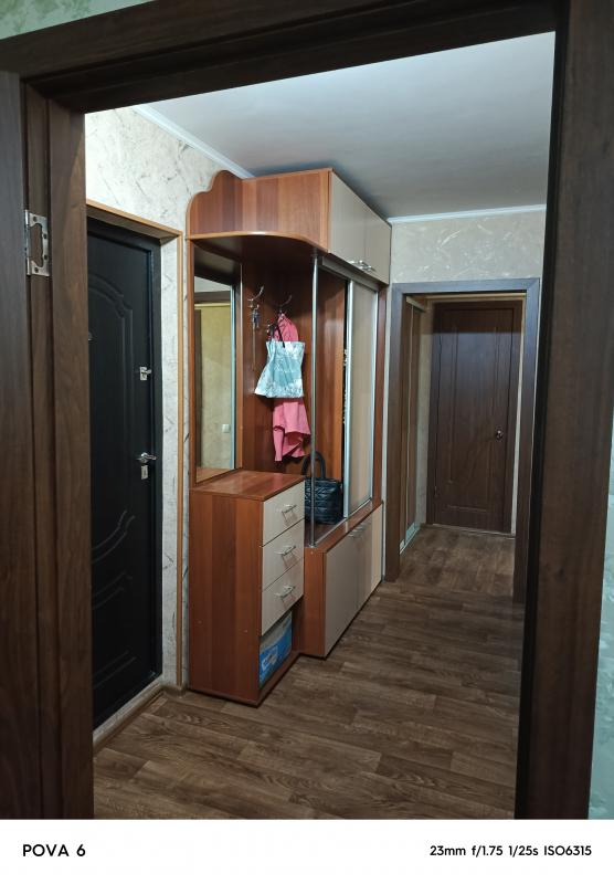 Продается 2х комнатная квартира улучшенной планировки в спокойном, тихом районе До остановки "С - Новотроицк