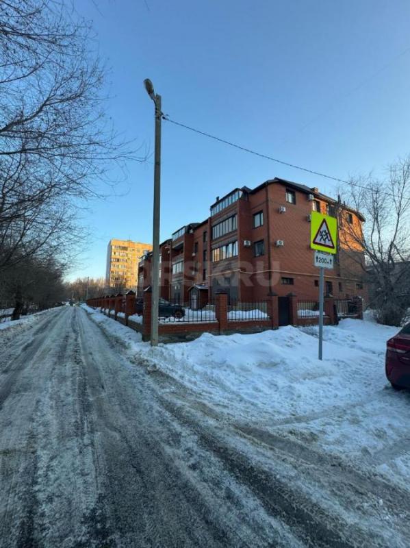 Продам шикарную 4-х комнатную квартиру в элитном доме,  расположенную на 2-м этаже 3-х этажного дома - Орск