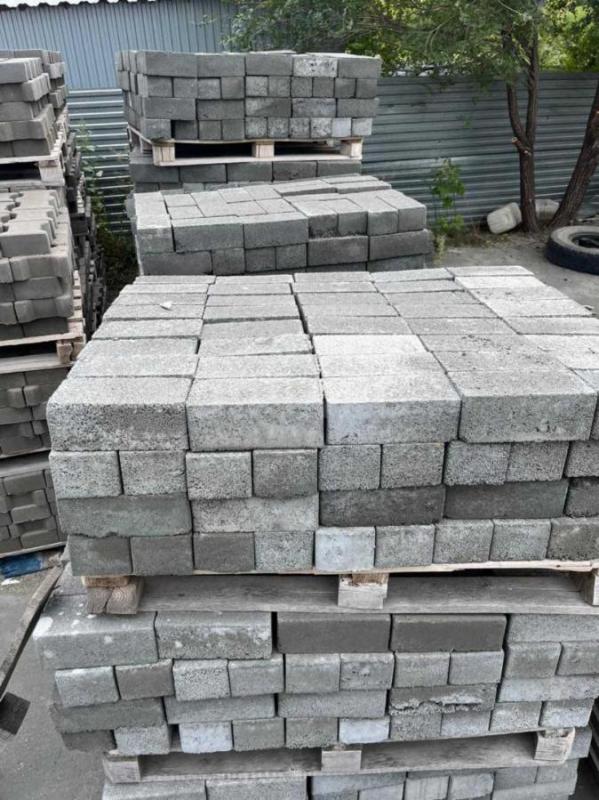 Продам остатки брусчатки (новая) кирпичик, цена 500 руб за кв м размер 200*100*75, брусчатка &am - Орск