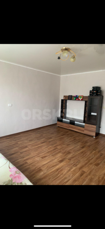 Продам 1 комнатную квартиру,очень просторную для однокомнатной квартиры,кухня большая,есть отдельно - Орск