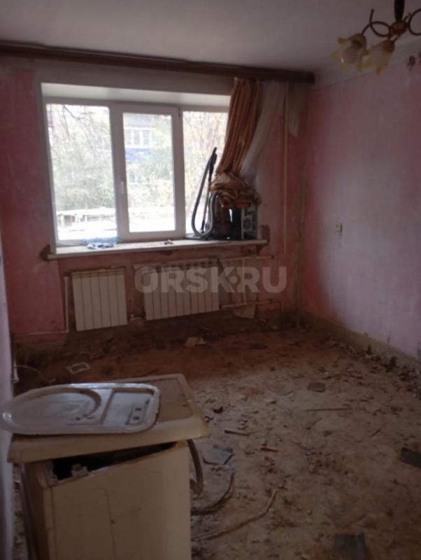 Продам 2-х комнатную квартиру в хорошем , спокойном районе города , но требуется ремонт . - Орск
