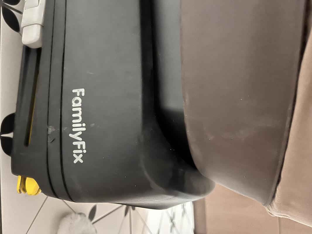 Детское автокресло Maxi-cost на системе isofix 
Очень надежное
Делается полулежащее положение
Исполь - Новотроицк