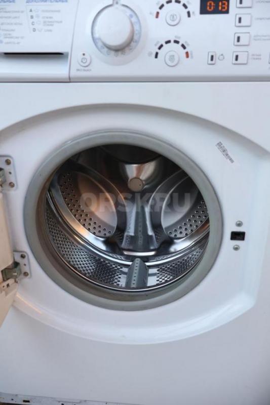 Стиральную машину Hotpoint ARISTON. - Орск