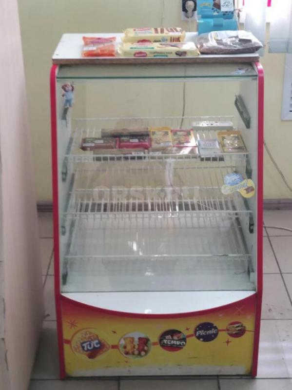 Срочно продам конфетные витрины 2 шт по 5000 р. - Орск