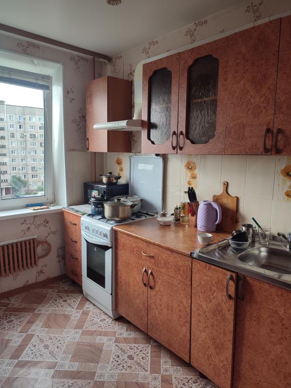 Продаётся уютная трёхкомнатная квартира площадью 624 квадратных метра на шестом этаже девятиэтажного - Новотроицк