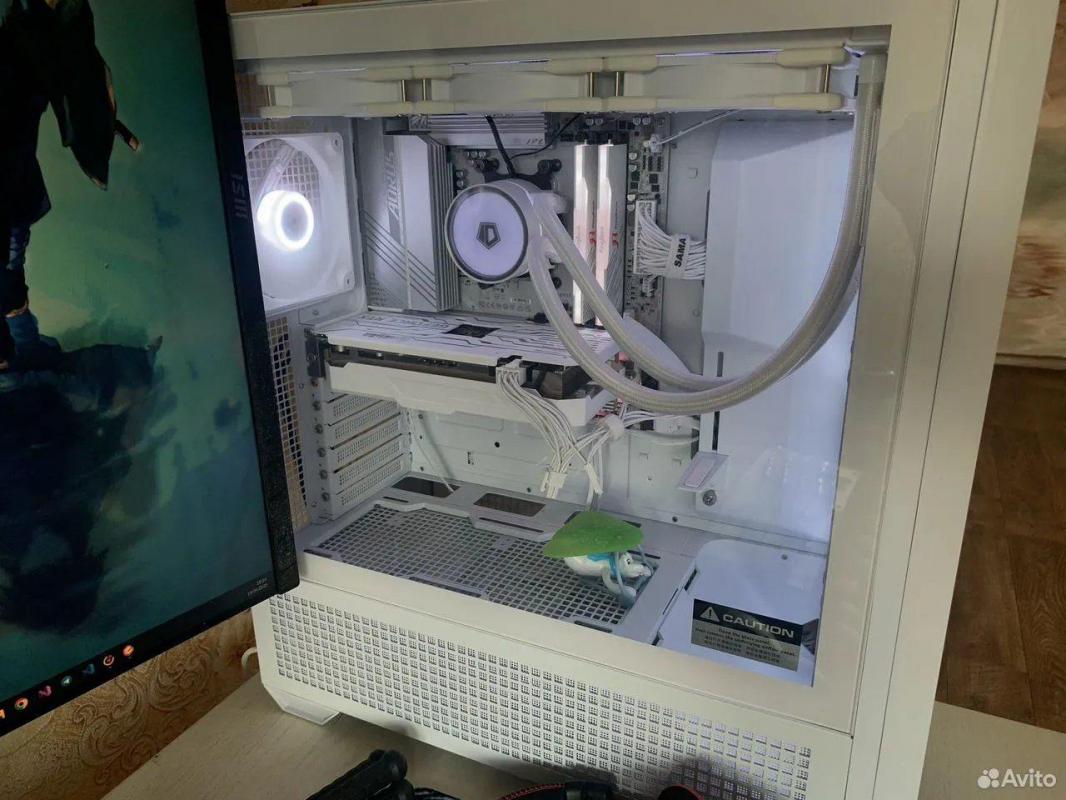 Игровой белый компьютер 3060 + 7500f

За компьютер не стыдно, собирал на апгрейд, все детали прем в - Гай