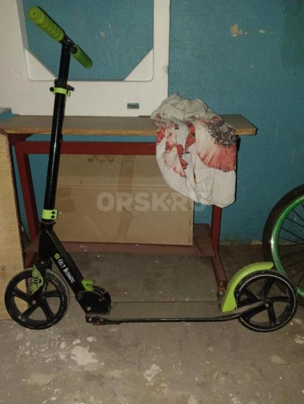 Самокат в хорошем состоянии рассчитан до 100кг. 3 режима передвижения ручки высоты - Орск