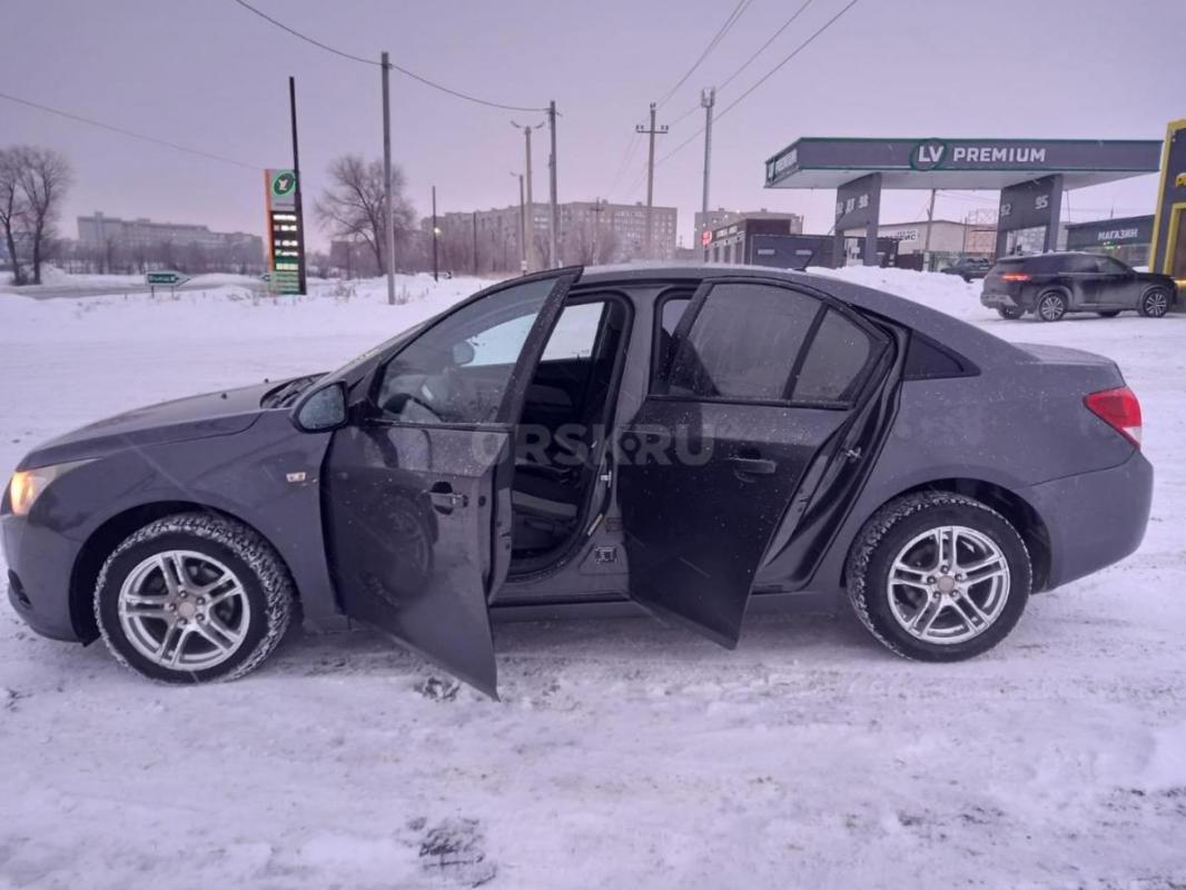 Продается Chevrolet Cruze LS 1.8 2011г АКПП. - Орск