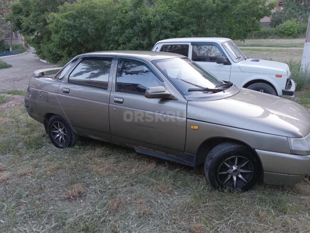 Продам ВАЗ 2110 в хорошем состоянии, машина в родном окрасе шпаклевки нет года берут своё лак слазие - Орск
