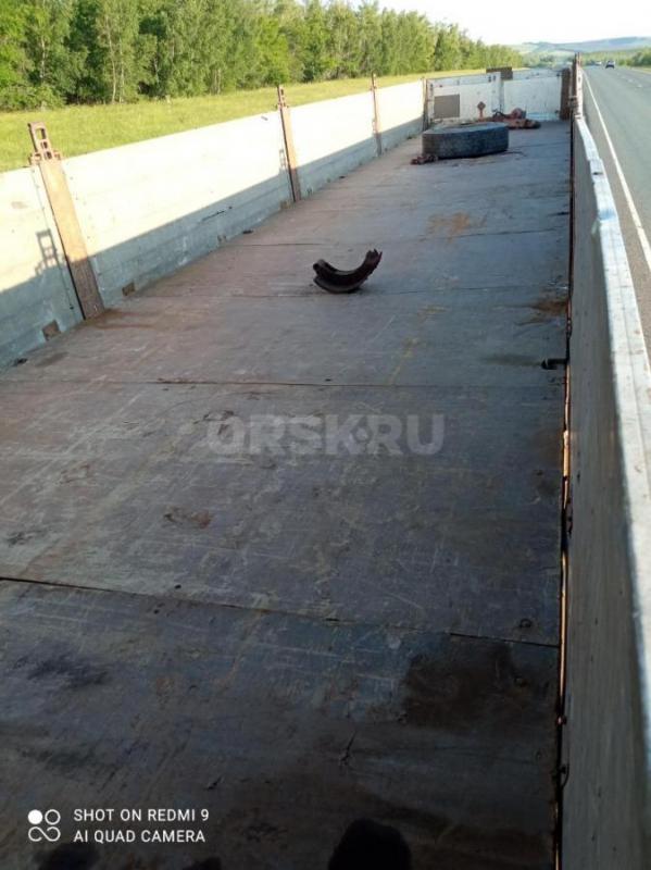 Полуприцеп  Kaessbohrer SB10-24  бортовой, в рабочем состоянии, но нужно приложить руки. - Орск