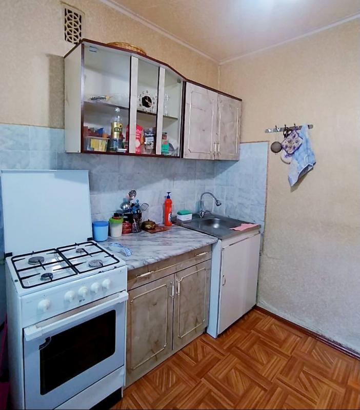 ПРОДАËТСЯ 1- КОМНАТНАЯ КВАРТИРА, НА 1 ЭТАЖЕ, 
ПО АДРЕСУ - Г. - Новотроицк
