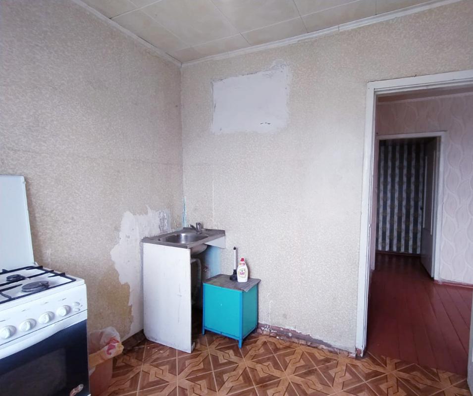 ПРОДАЁТСЯ 1 КОМНАТНАЯ КВАРТИРА, НА 4 ЭТАЖЕ 5-ТИ ЭТАЖНОГО КИРПИЧНОГО ДОМА,
ПО АДРЕСУ Г НОВОТРОИЦК УЛ - Новотроицк