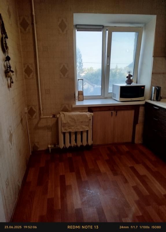 Продается двухкомнатная квартира, на втором этаже кирпичного дома, по адресу ул. - Гай