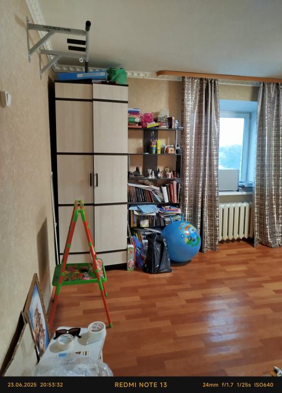 Продается двухкомнатная квартира, на втором этаже кирпичного дома, по адресу ул. - Гай